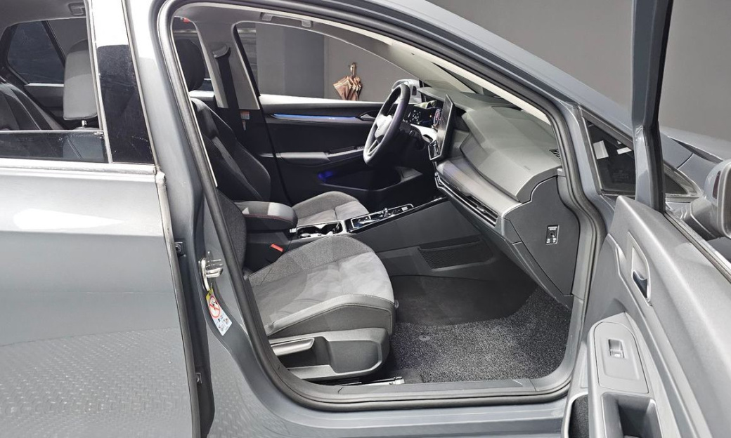 Volkswagen Golf 2.0 TDI Prestige, 2025