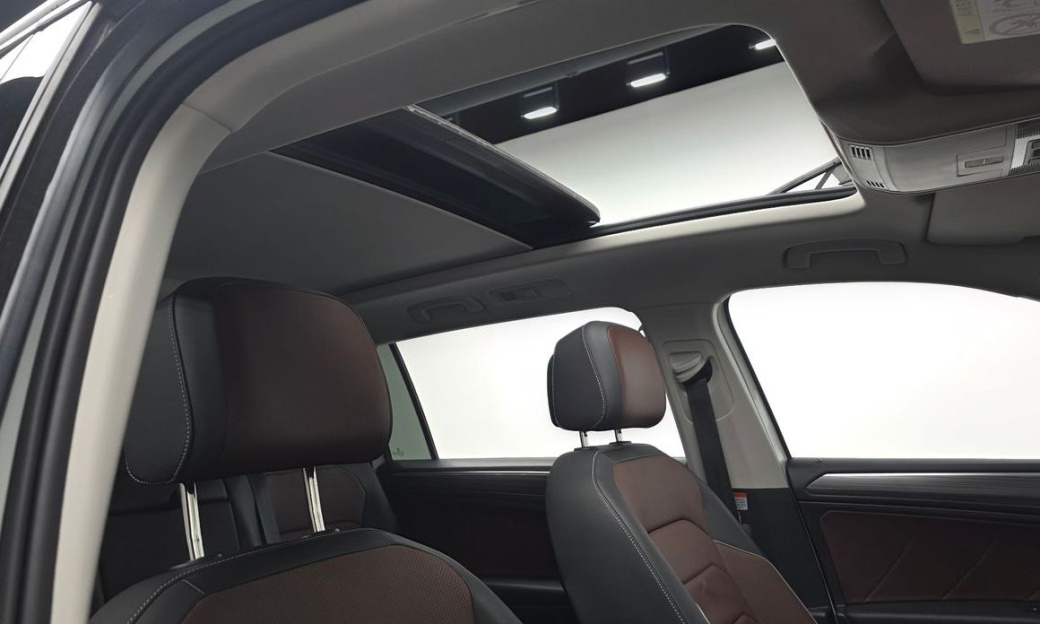 Volkswagen Tiguan 2.0 TSI Prestige, 2024