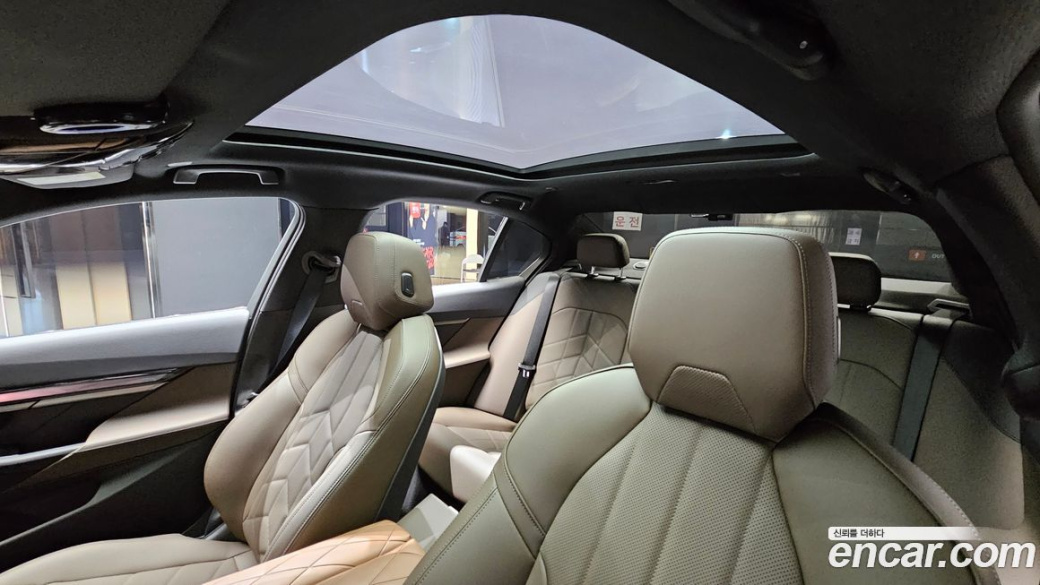 BMW 5-Series 523d, 2025