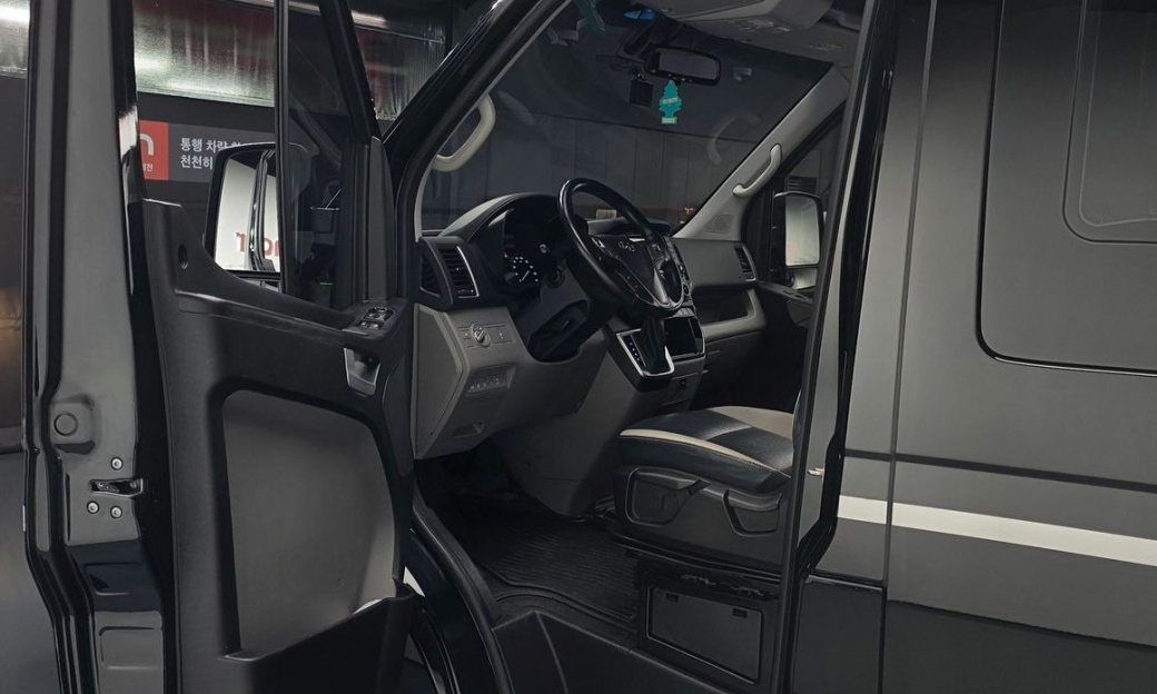 Hyundai Solati 11-Seater, 2021