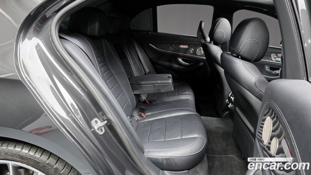 Mercedes-Benz E-Class E350 4MATIC AMG Line, 2022