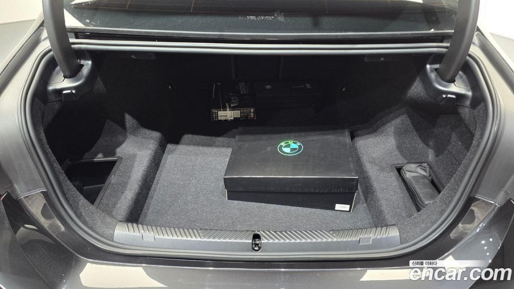 BMW 5-Series 520i M Sport, 2025