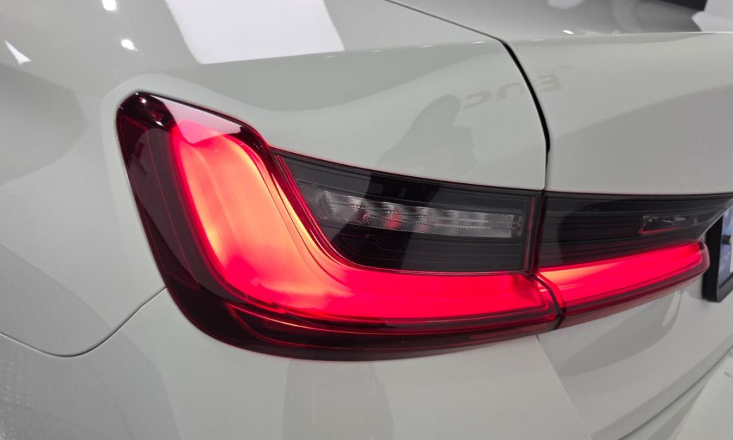 BMW 3-Series 320i, 2024