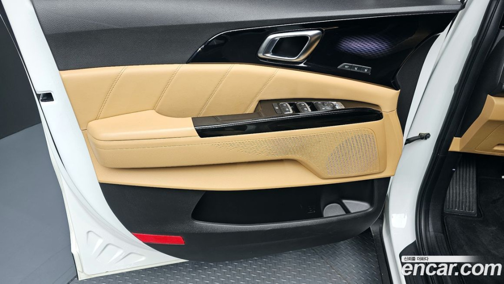 Kia Carnival 7-Seater Signature, 2023
