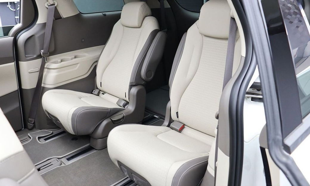 Kia Carnival 9-Seater Signature, 2024