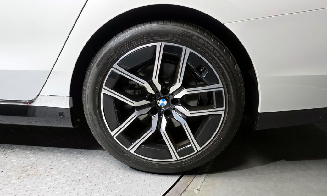 BMW 7-Series 740i xDrive M Sport, 2025