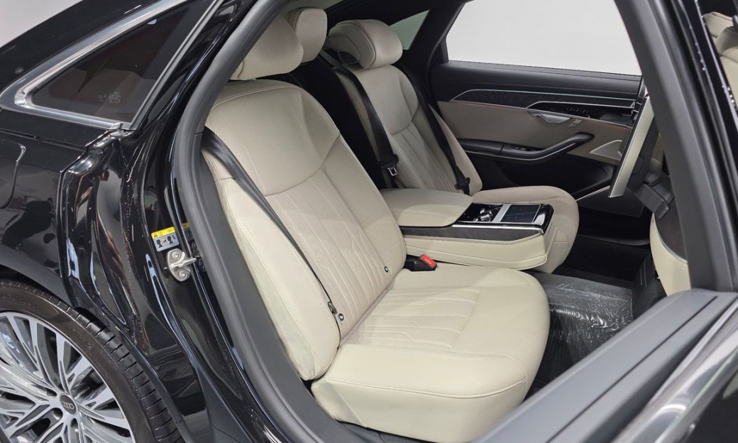 Audi A8 55 TFSI Quattro Premium LWB, 2023