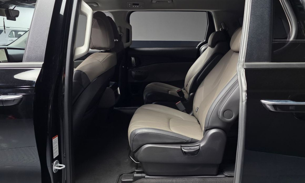 Kia Carnival 9-Seater Prestige, 2025