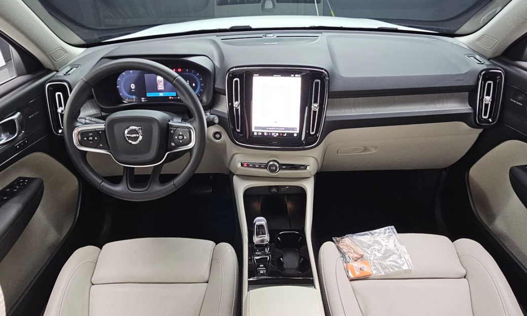 Volvo XC40 B4 Ultra Bright, 2025