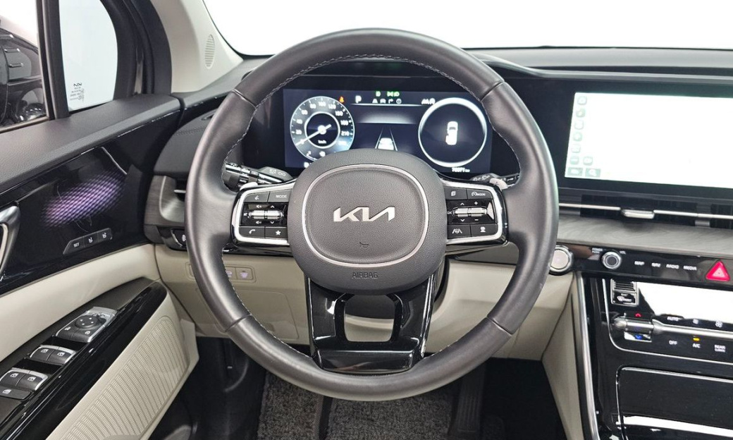 Kia Carnival 9-Seater Signature, 2023