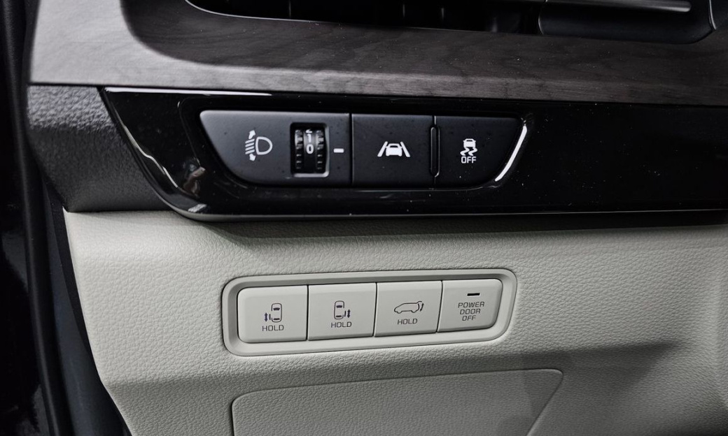 Kia Carnival 9-Seater Signature, 2023