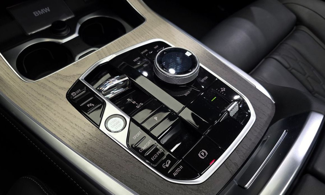BMW X7 xDrive 40i Design Pure Excellence 7-Seater, 2025