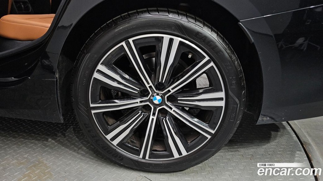 BMW 3-Series 320i, 2025