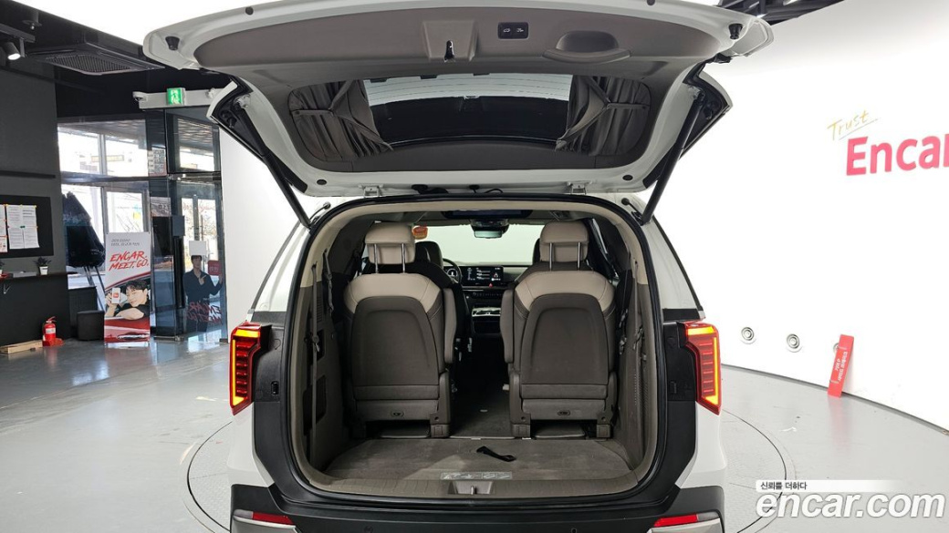 Kia Carnival 9-Seater Hi Limousine, 2024
