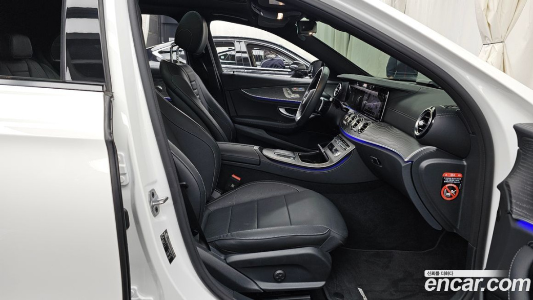 Mercedes-Benz E-Class E350 4MATIC AMG Line, 2023