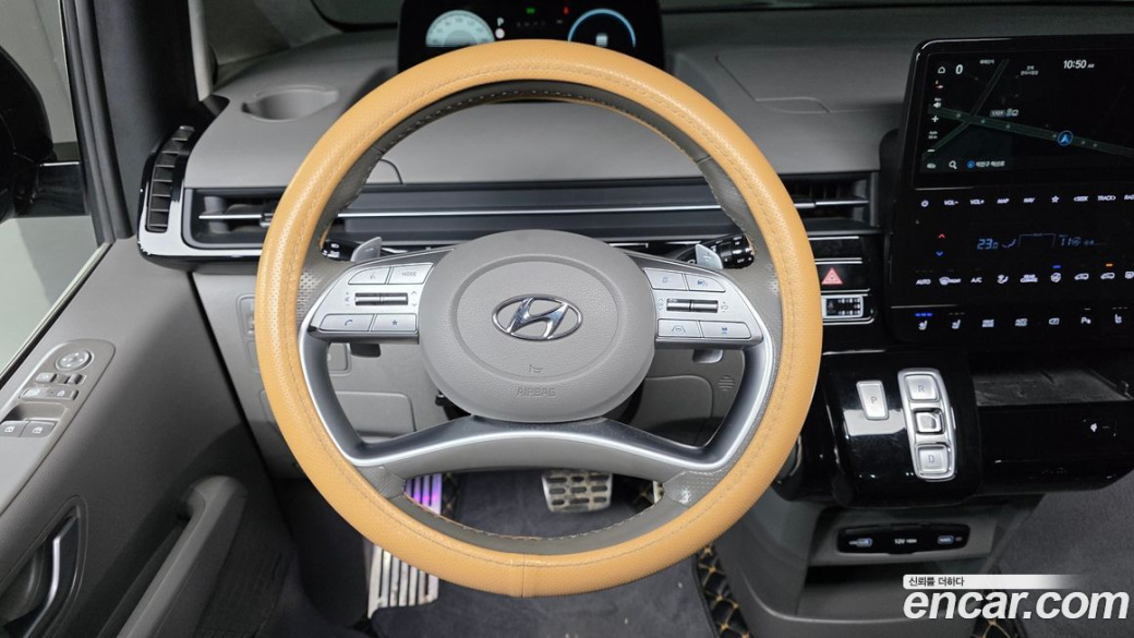 Hyundai Staria Lounge 9-Seater, 2023