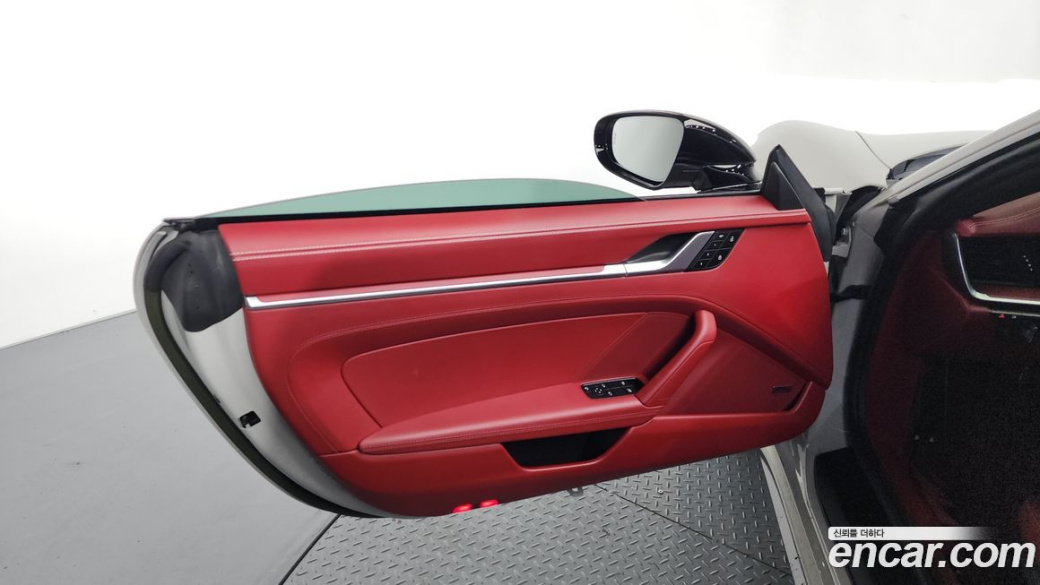 Porsche 911 Carrera 4 GTS, 2023