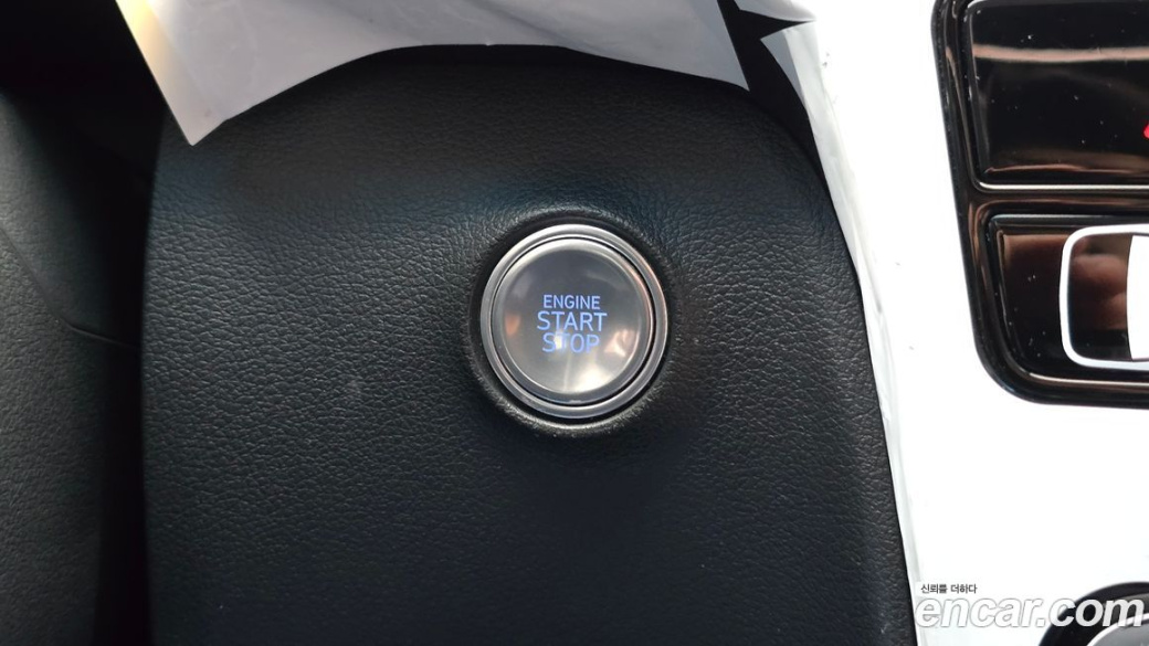 Hyundai Staria 4WD Lounge 9-Seater, 2025