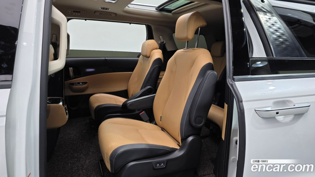 Kia Carnival 9-Seater Signature, 2023