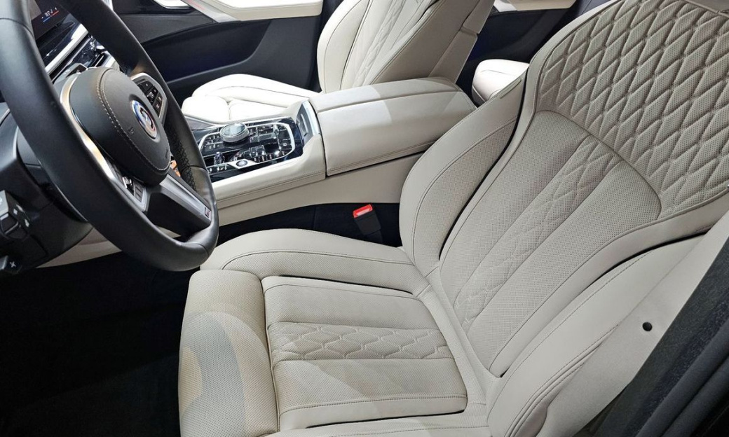 BMW X6 xDrive40i M Sport, 2025