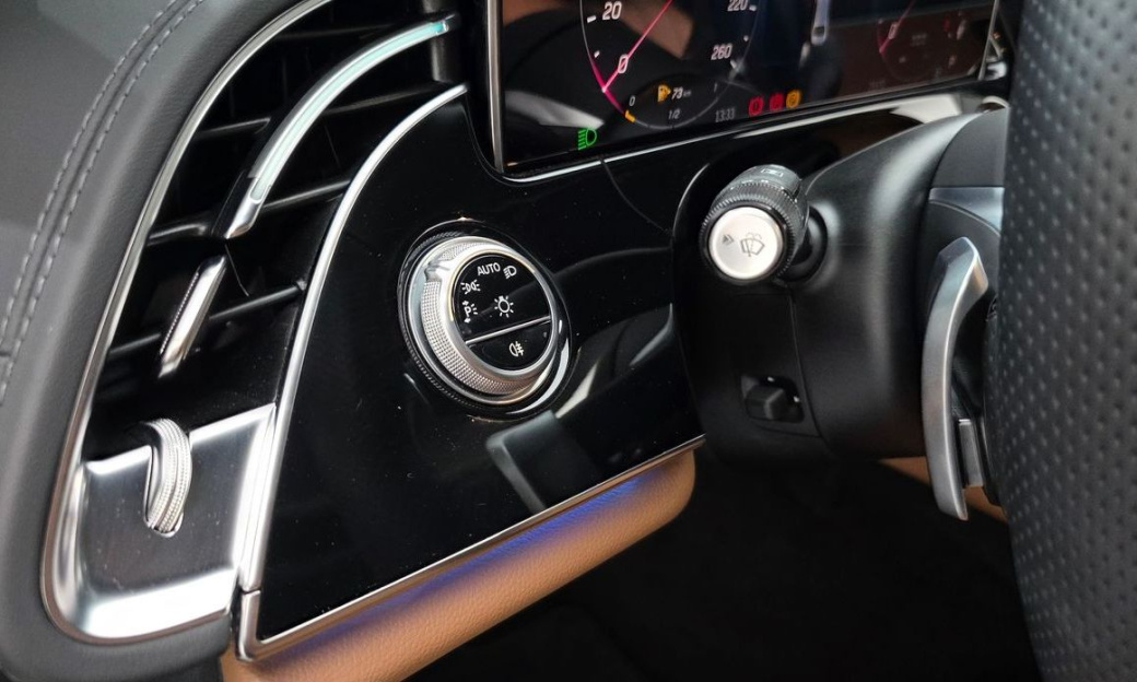 Mercedes-Benz E-Class E300 4MATIC AMG Line, 2025