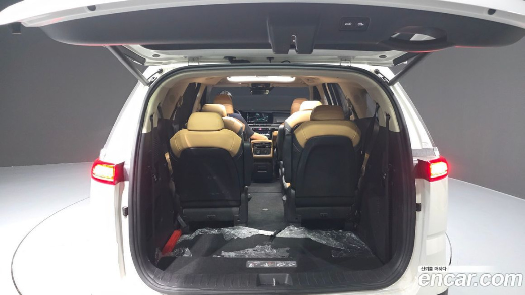 Kia Carnival 9-Seater Signature, 2023