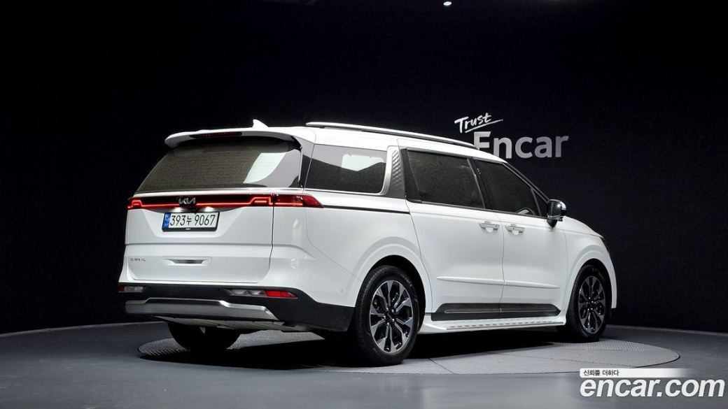 Kia Carnival 7-Seater Outdoor, 2023