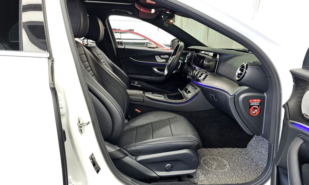 Mercedes-Benz E-Class E220d 4MATIC AMG Line, 2022