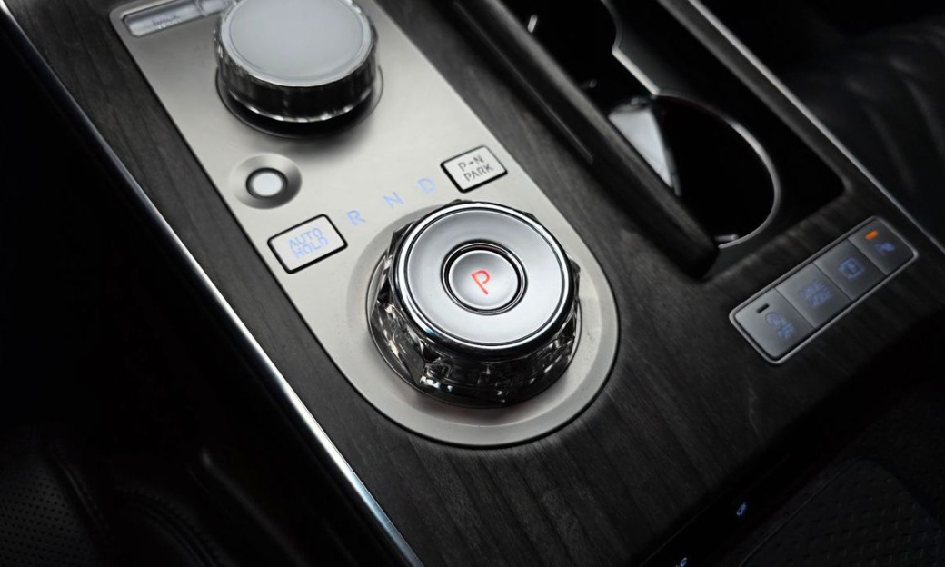 Genesis G80 Gasoline 2.5 Turbo AWD, 2025