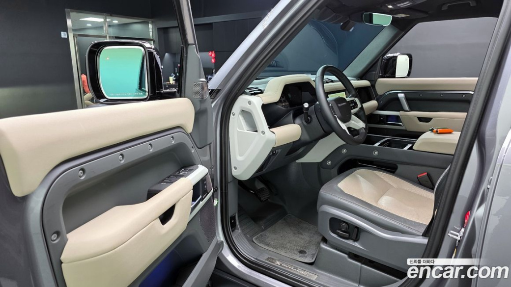 Land Rover Defender 110 P300 X-Dynamic SE, 2023