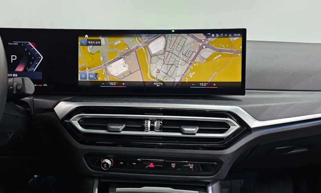 BMW 3-Series 320i Touring, 2024