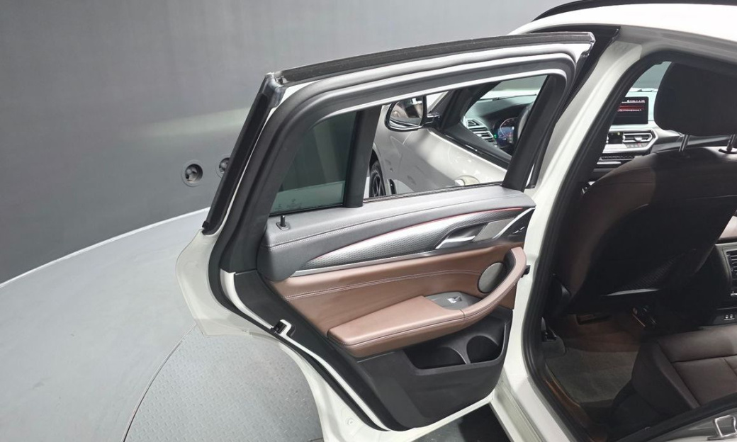 BMW X4 xDrive20i M Sports Pro, 2022