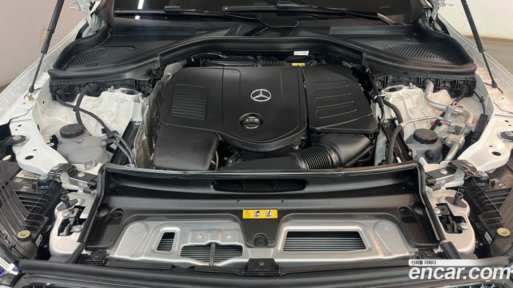 Mercedes-Benz GLC-Class GLC300 4MATIC AMG Line, 2025