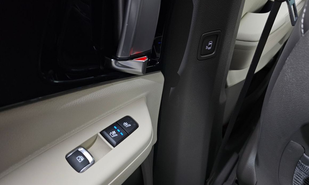 Kia Carnival 7-Seater Gravity, 2025