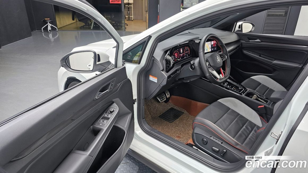 Volkswagen Golf 2.0 GTI, 2024
