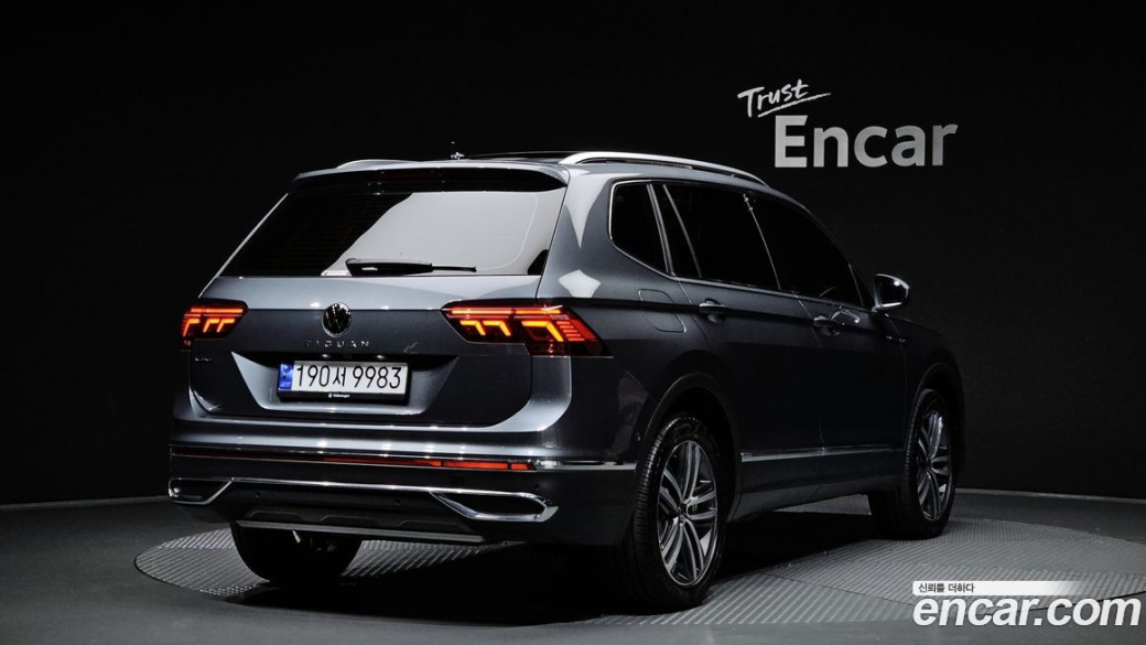Volkswagen Tiguan 2.0 TSI Prestige, 2024