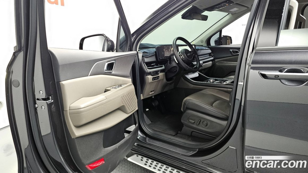 Kia Carnival 7-Seater Outdoor, 2025