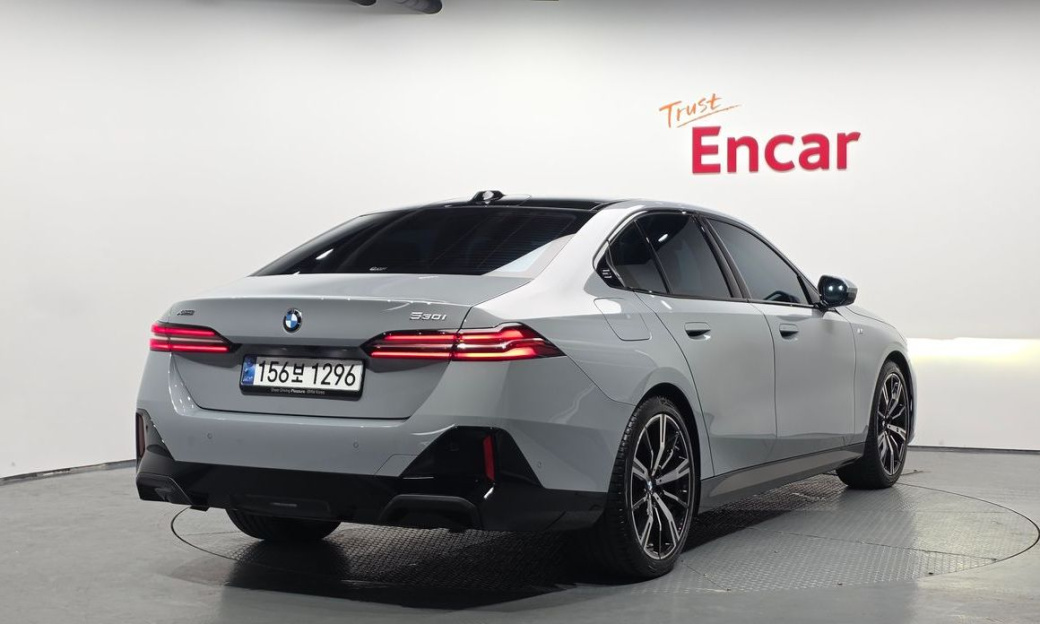BMW 5-Series 530i xDrive M Sport, 2025