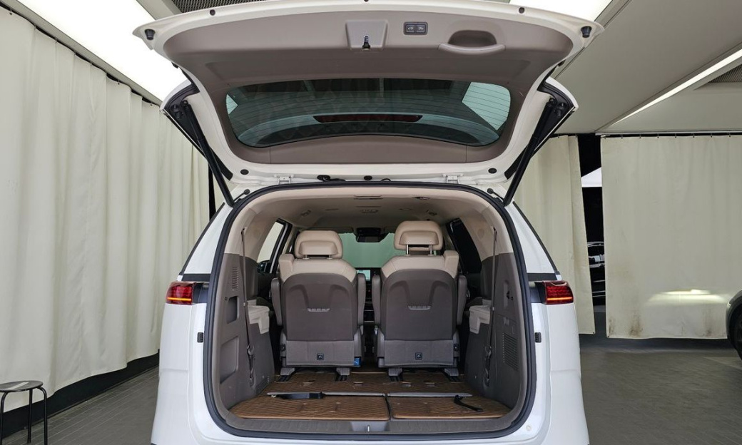 Kia Carnival 7-Seater Signature, 2022