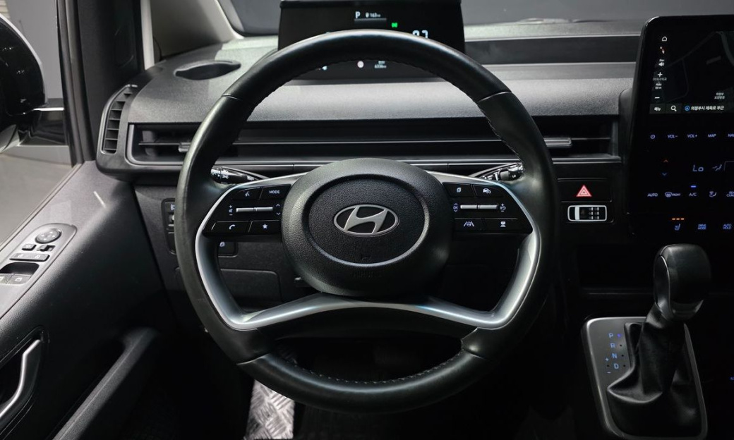Hyundai Staria Tourer 9-Seater, 2025