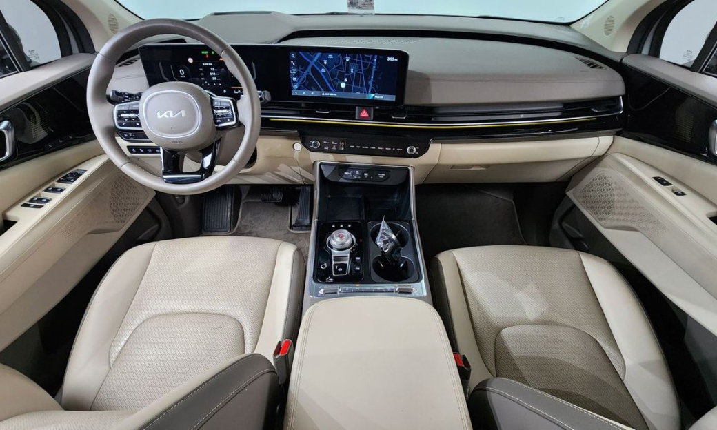 Kia Carnival 7-Seater Gravity, 2024