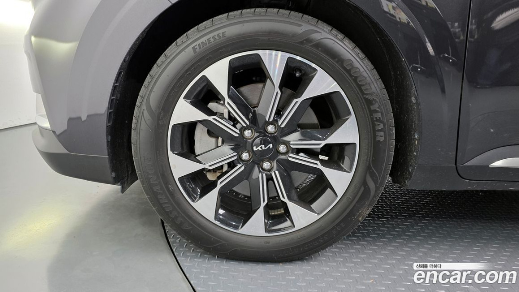 Kia Carnival 7-Seater Outdoor, 2023