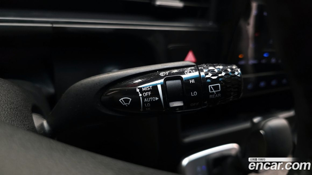Hyundai Staria 4WD Tourer 9-Seater, 2025