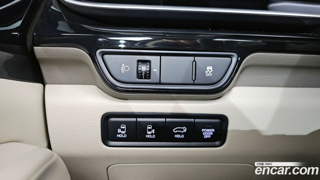 Kia Carnival 9-Seater Signature, 2024