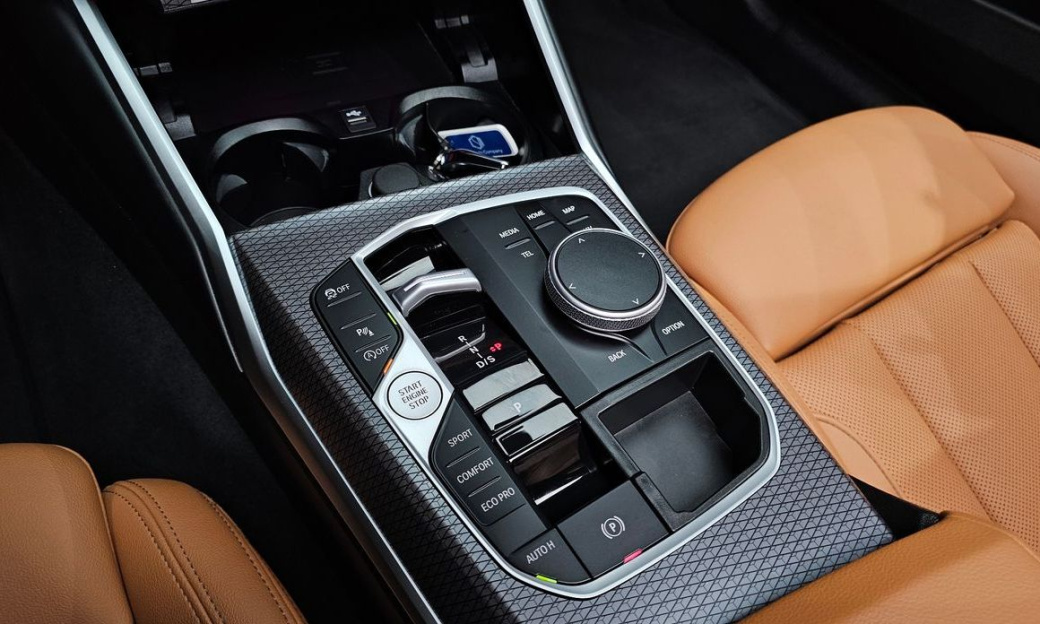 BMW 3-Series 320i M Sport, 2024