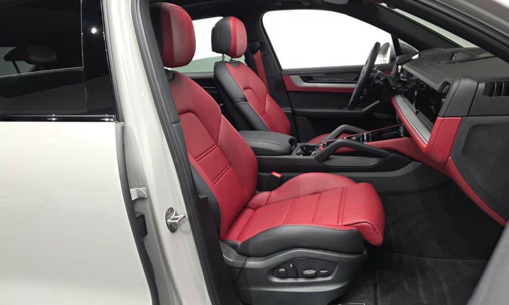 Porsche Cayenne 3.0, 2024
