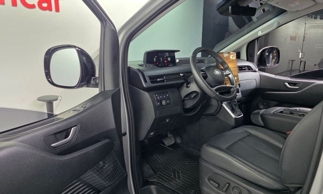 Hyundai Staria 4WD Tourer 9-Seater, 2023