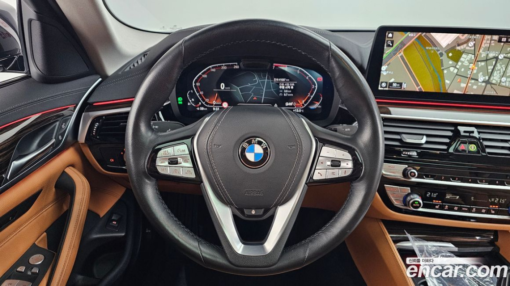 BMW 5-Series 520i Luxury, 2023
