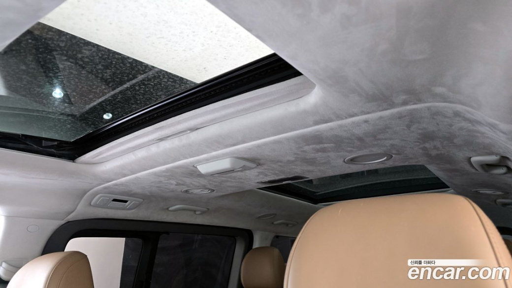 Hyundai Staria 4WD Lounge 9-Seater, 2023