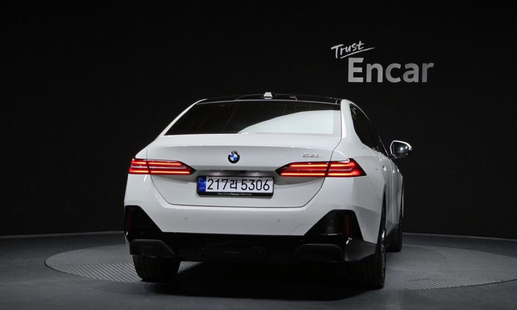 BMW 5-Series 520i M Sport, 2025
